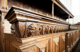 St. Joriskerk houten bankje