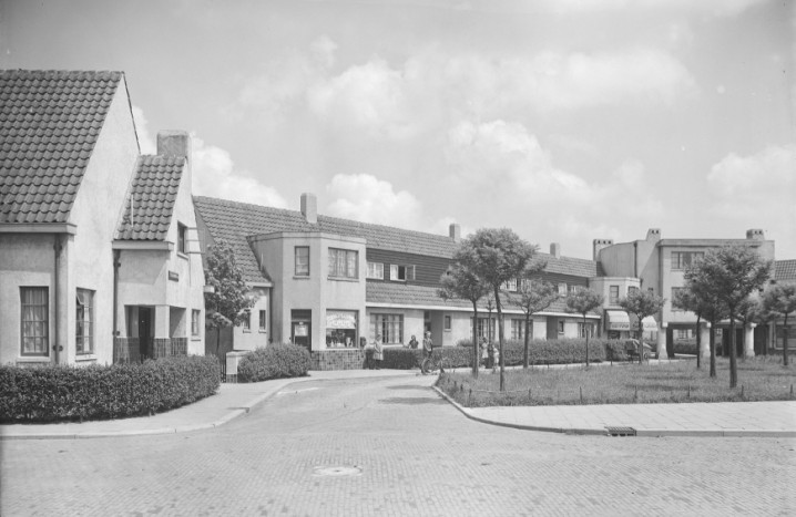 Een zwart-wit afbeelding van tuindorp De Kossel in Rotterdam