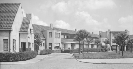 Een zwart-wit afbeelding van tuindorp De Kossel in Rotterdam